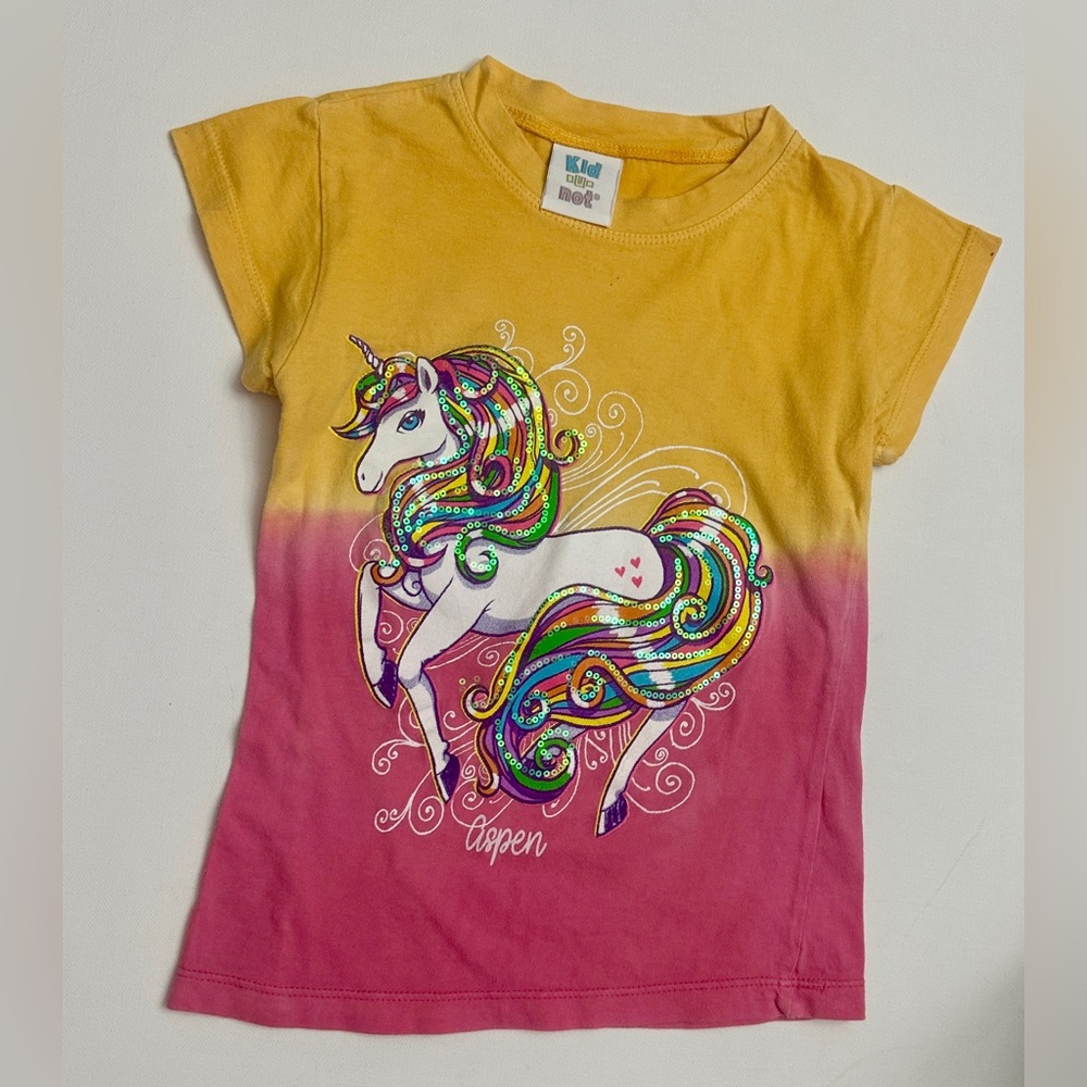 Kid-U-Not girl’s short-sleeve t-shirt, ombre design that transitions.  Size XS.